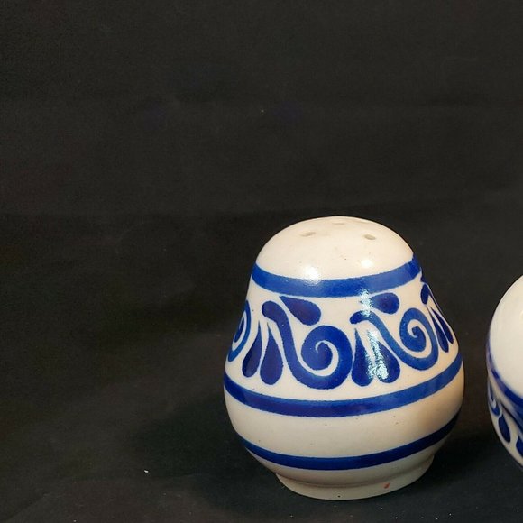 Vintage Salt Glazed Pottery Stoneware Cobalt Blue Salt & Pepper Shakers - Picture 4 of 9